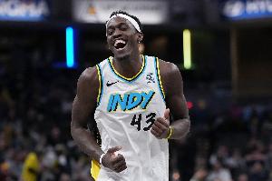 kaiyun-游刃有余！西亚卡姆半场6中5拿到11分3助 三分1中1