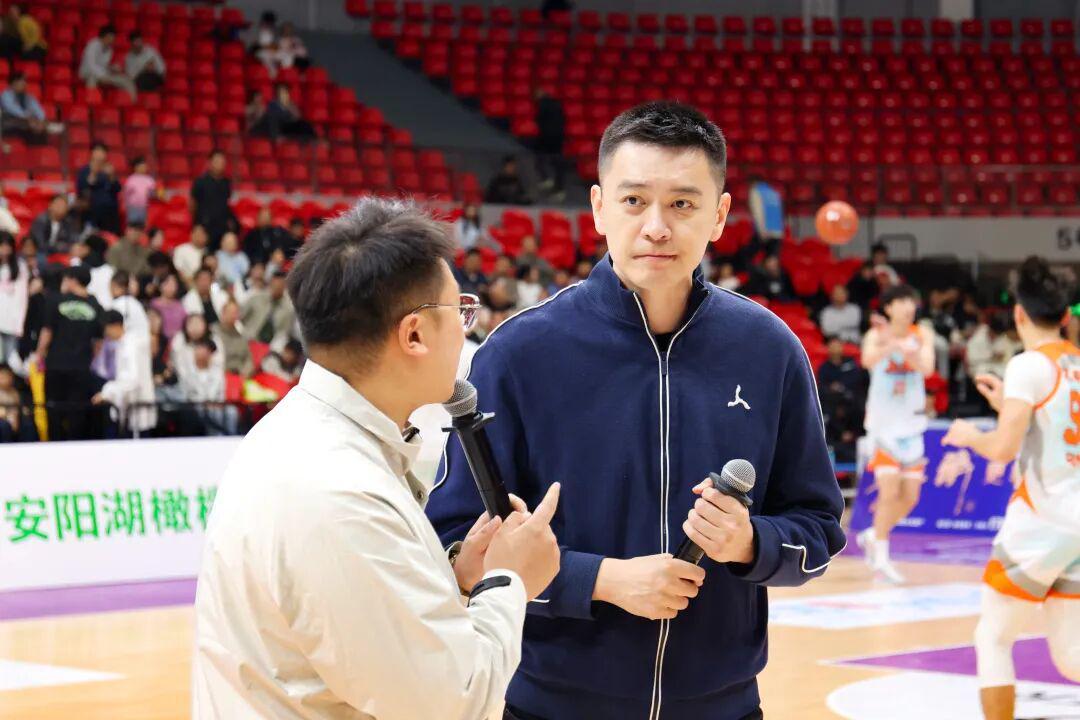 杨鸣现身十堰：他们距离CBA仅一步之遥！